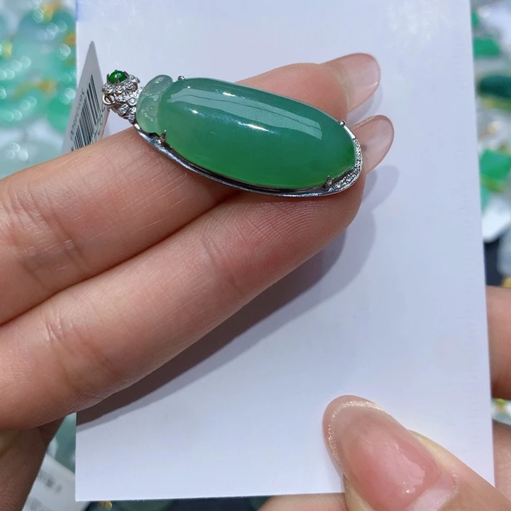 翡翠颈饰18K金镶嵌福瓜