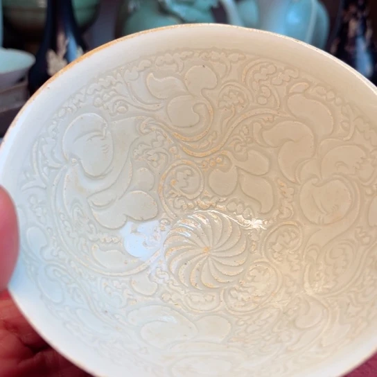 湖田窑刻花娃娃碗