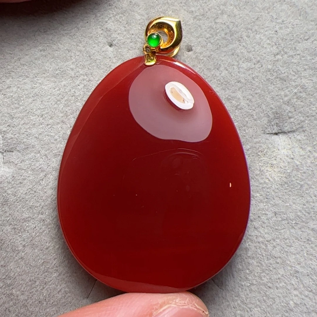 18K金镶嵌吊坠南红玛瑙