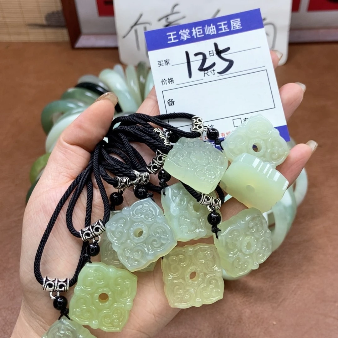 岫玉吊坠吊坠未镶嵌多样性，发一个