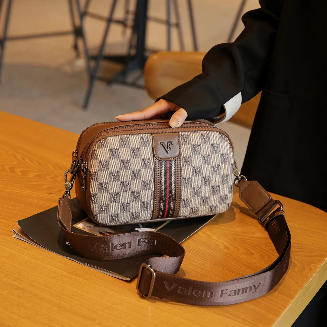 2025轻奢品牌女包百搭高级感时尚新款相机包棋盘格单肩斜挎小方包