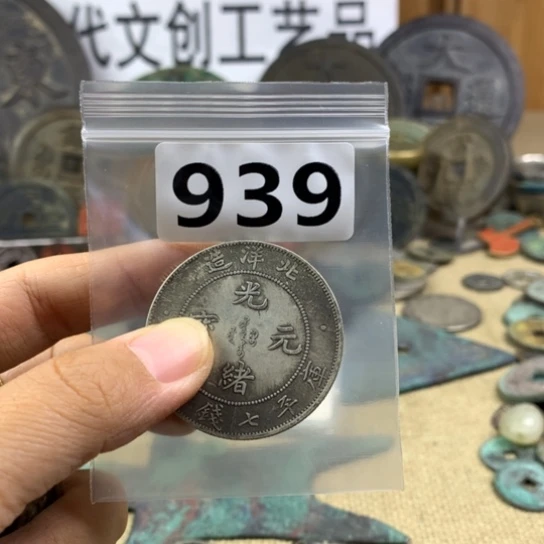 春***象铜现代文创工艺品