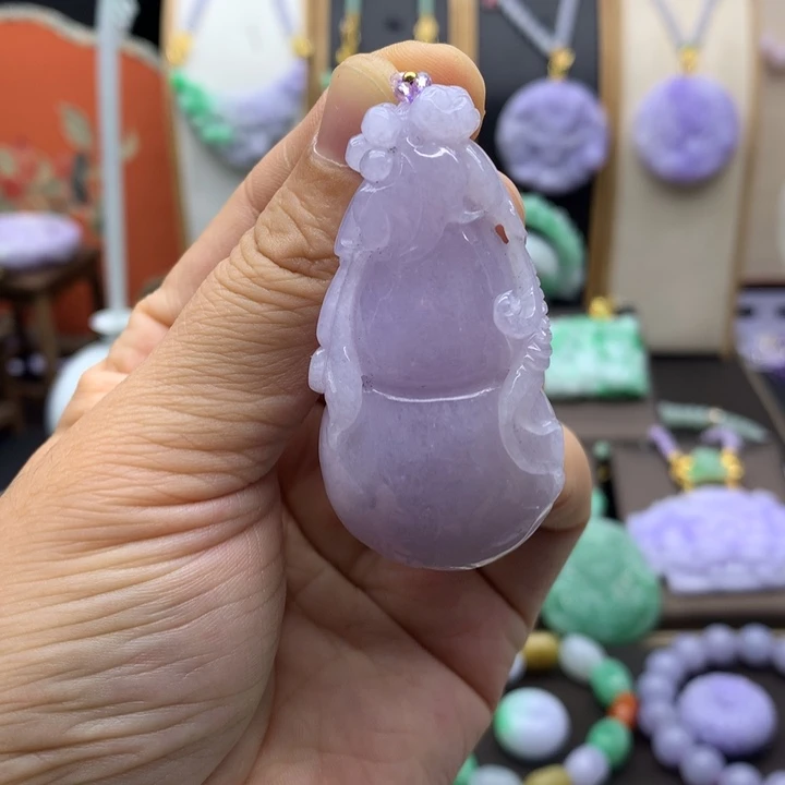 翡翠未镶嵌吊坠(赠链)