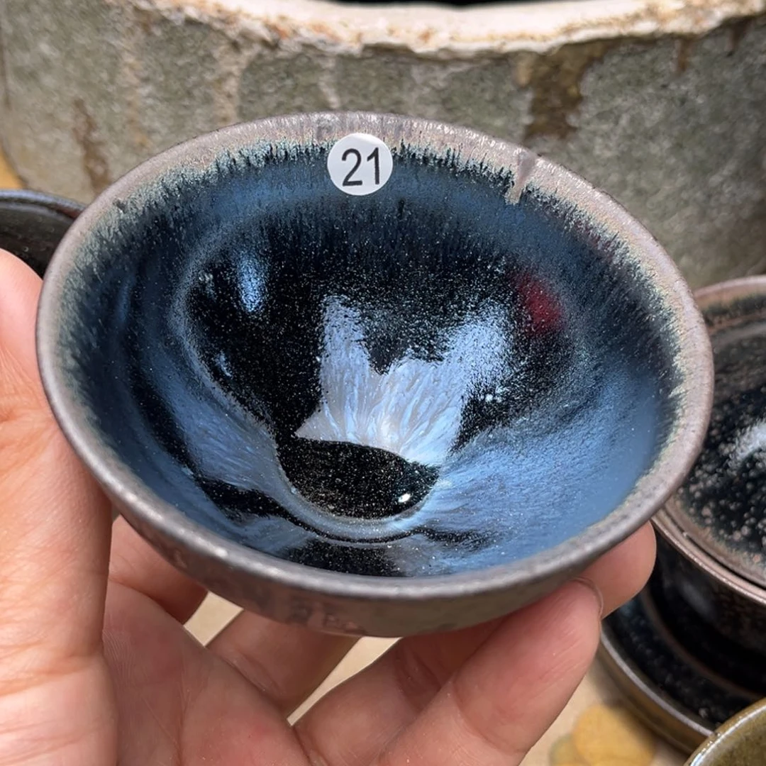 茶盏义兴龙窑坚持真柴烧落灰烧