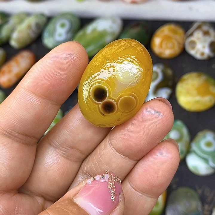 花眼玛瑙俏色饰品无孔
