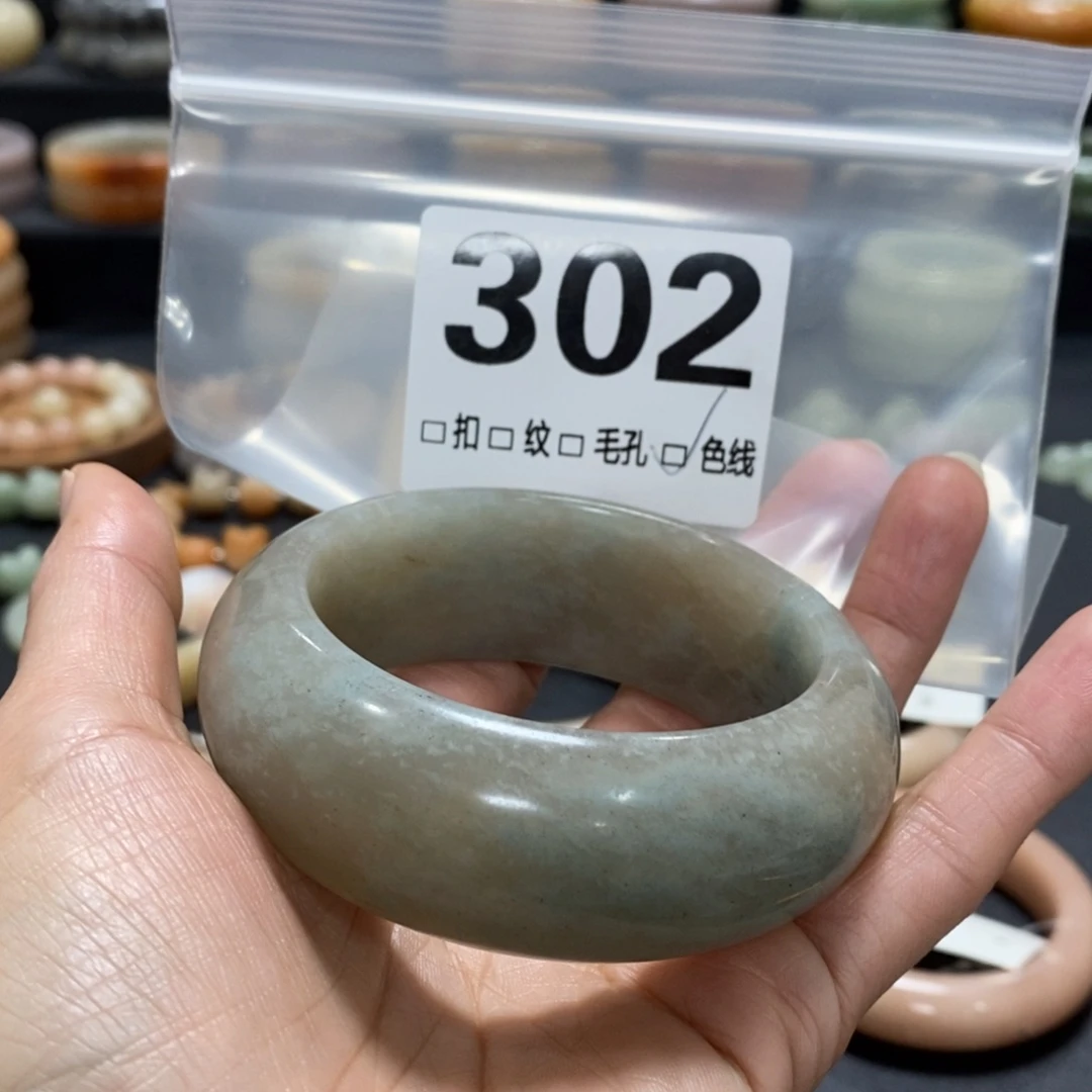 石英质玉手镯未镶嵌小***?