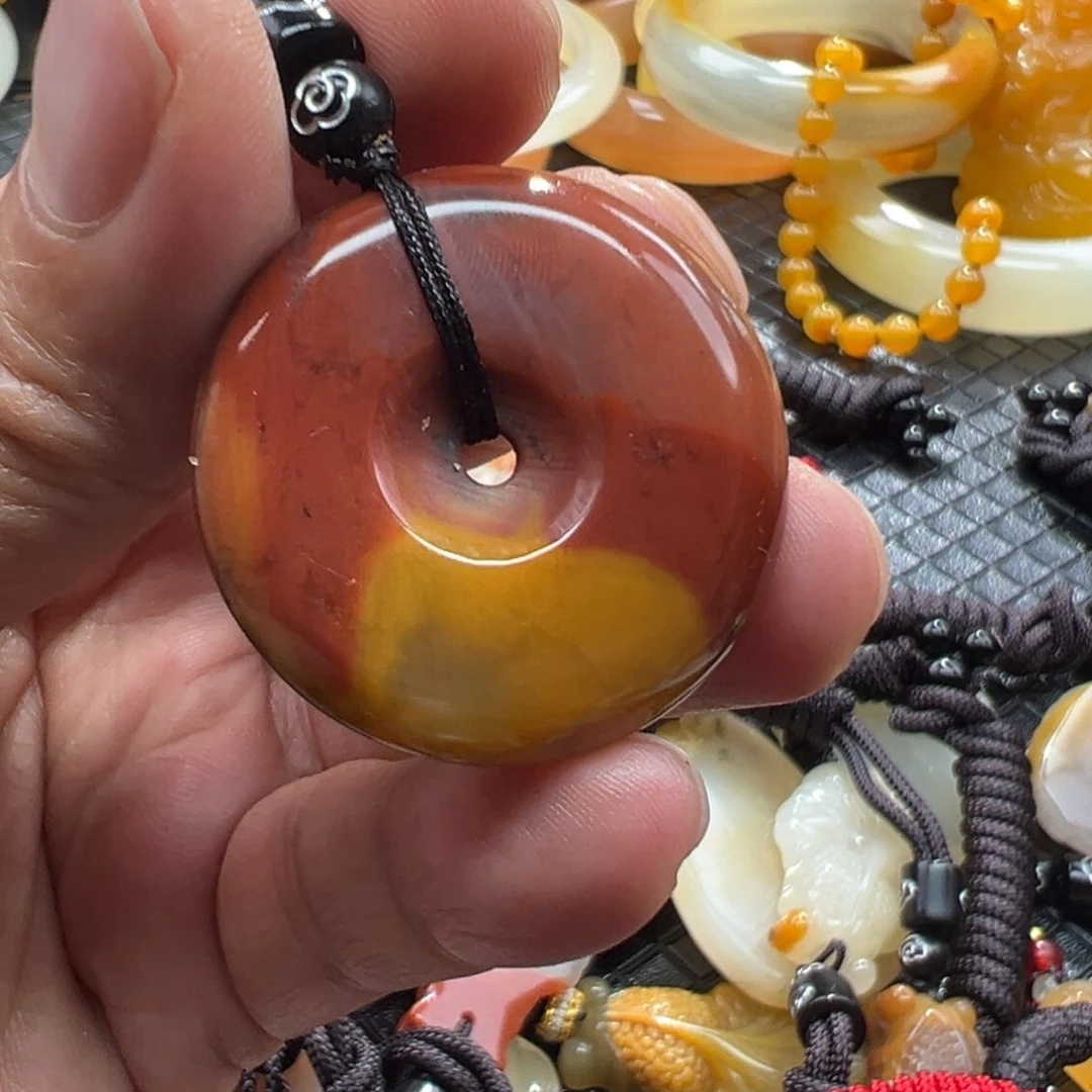 石英质玉未镶嵌颈饰