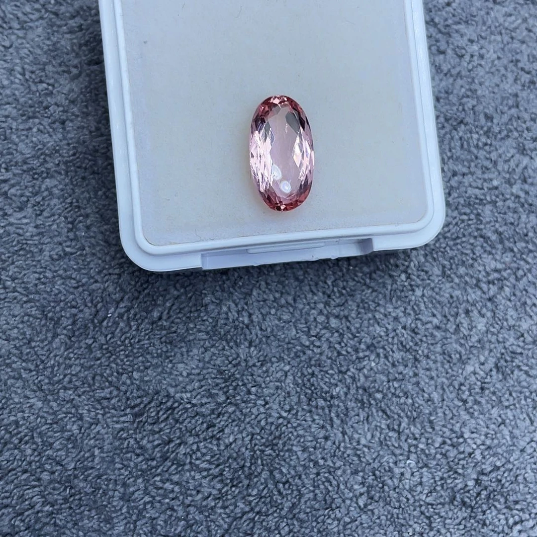 托帕石裸石5.084Ct。
