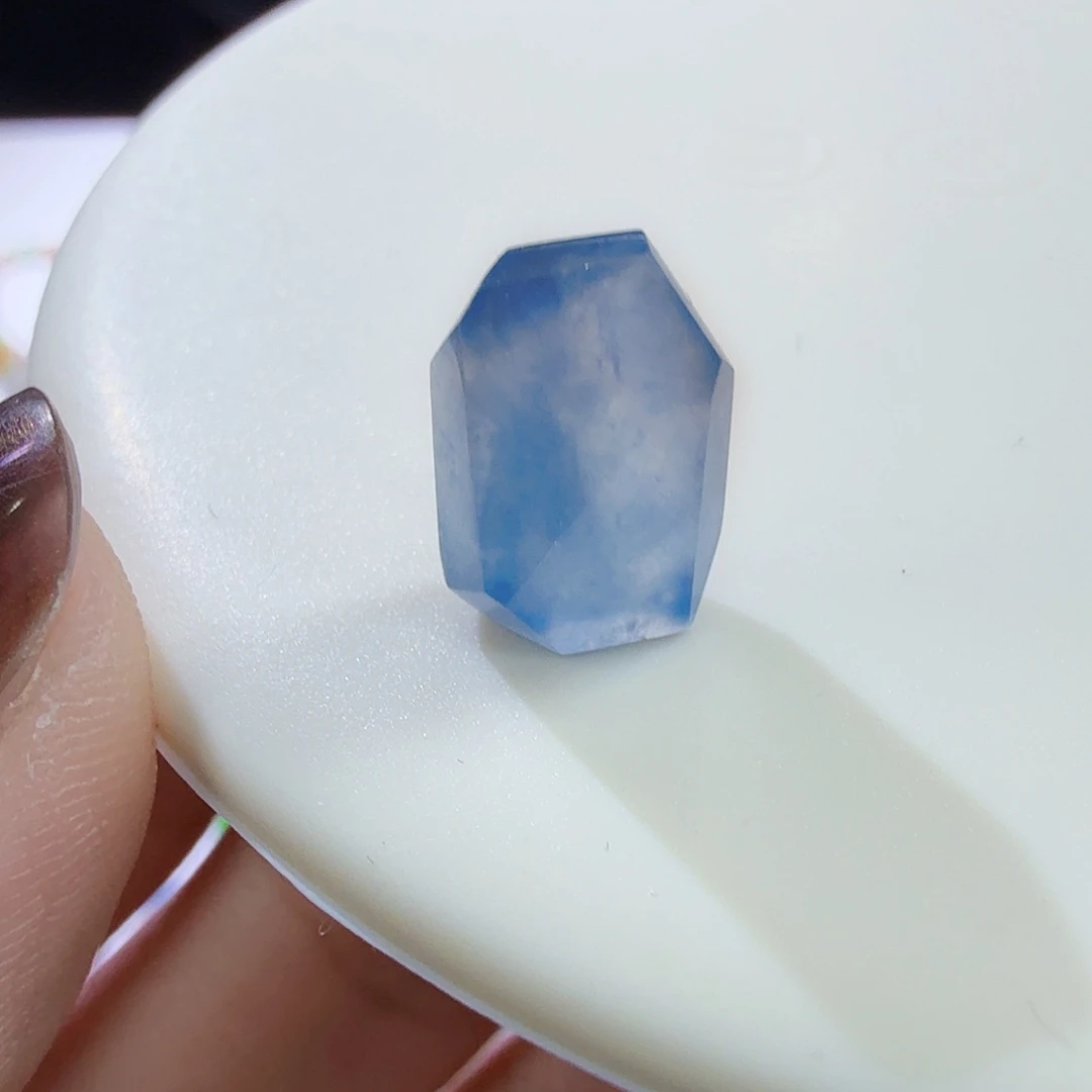 翡翠未镶嵌颈饰高冰蓝裸石