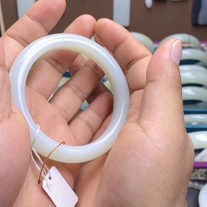 【闪购商品】未镶嵌手镯和田玉