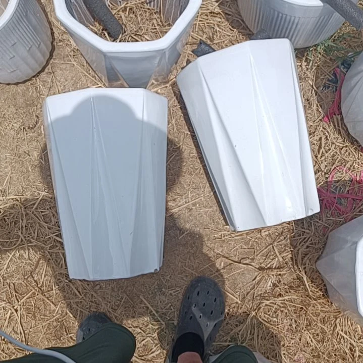 ****好瑕疵花盆四个白色高八角