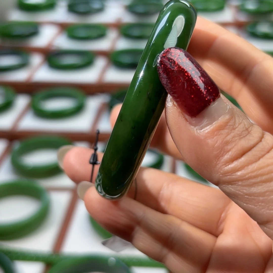 未镶嵌手镯和田玉（碧玉）楽***?