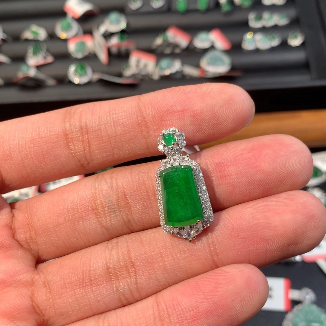 吊坠(不含链)未镶嵌翡翠