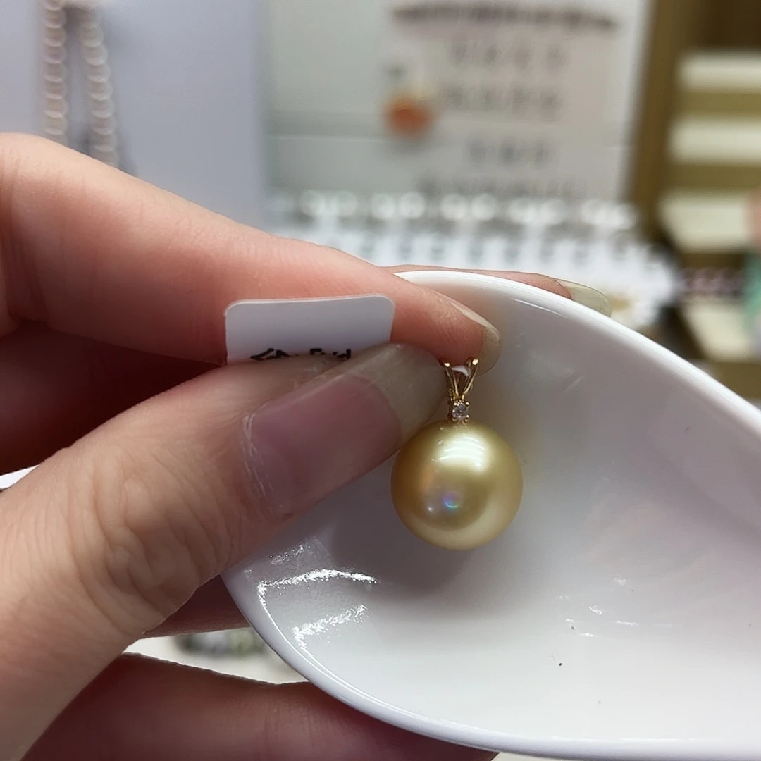 18K金镶嵌颈饰海水珍珠