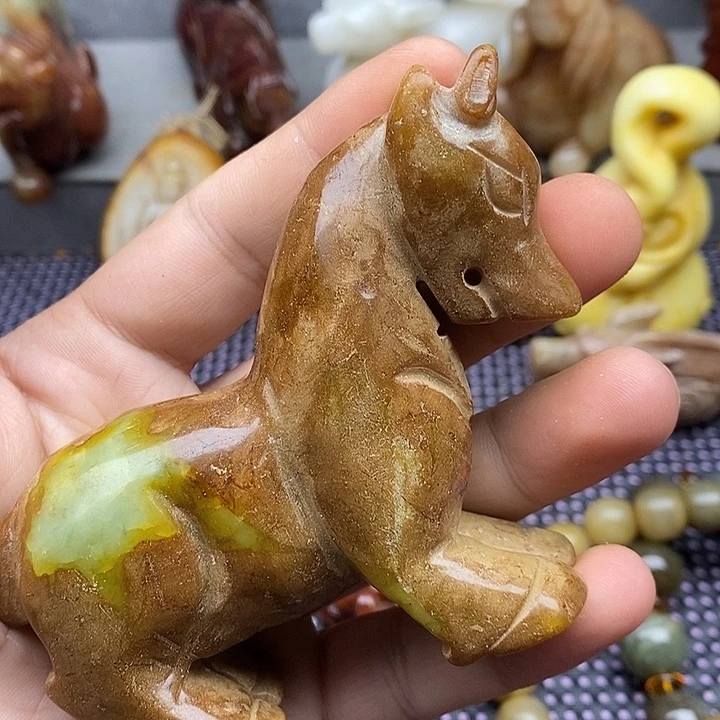 未镶嵌蛇纹石玉颈饰