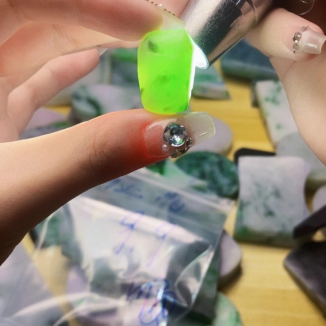 翡翠未镶嵌颈饰伍*正翡翠