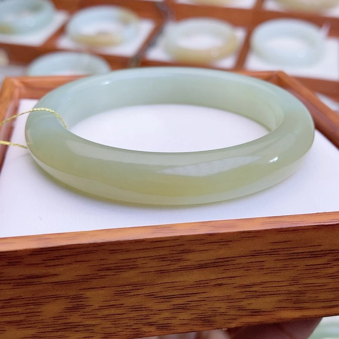 和田玉手镯未镶嵌57