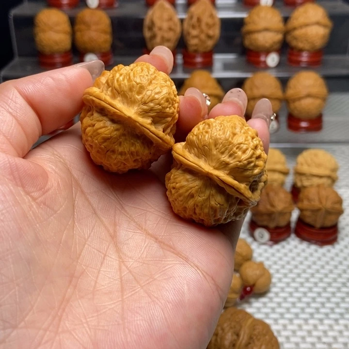 文玩核桃把件1卧莲金蟾