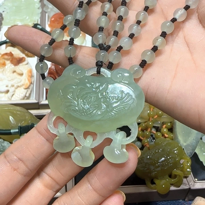 蛇纹石玉未镶嵌吊坠