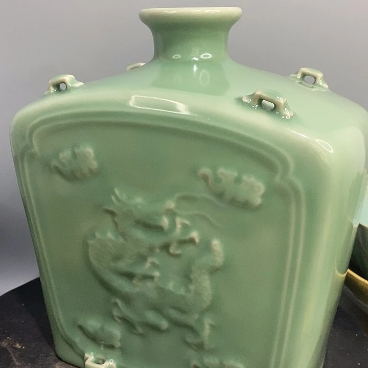 龙泉窑四系扁瓶造型独特