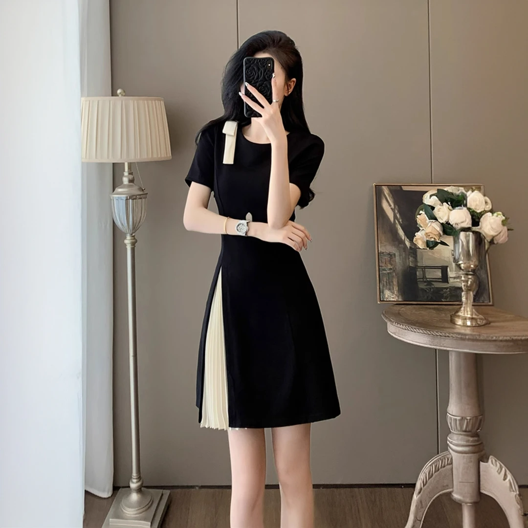 黑色休闲连衣裙女夏季收腰显瘦气质高级感赫本风小黑裙拼色裙子