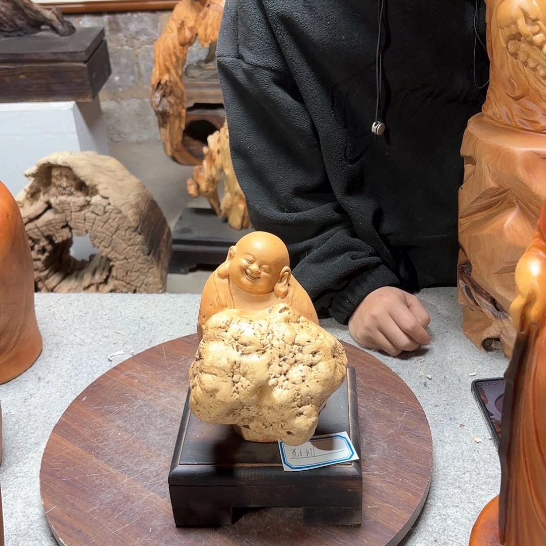 香樟木逾**逶小树瘤弥勒