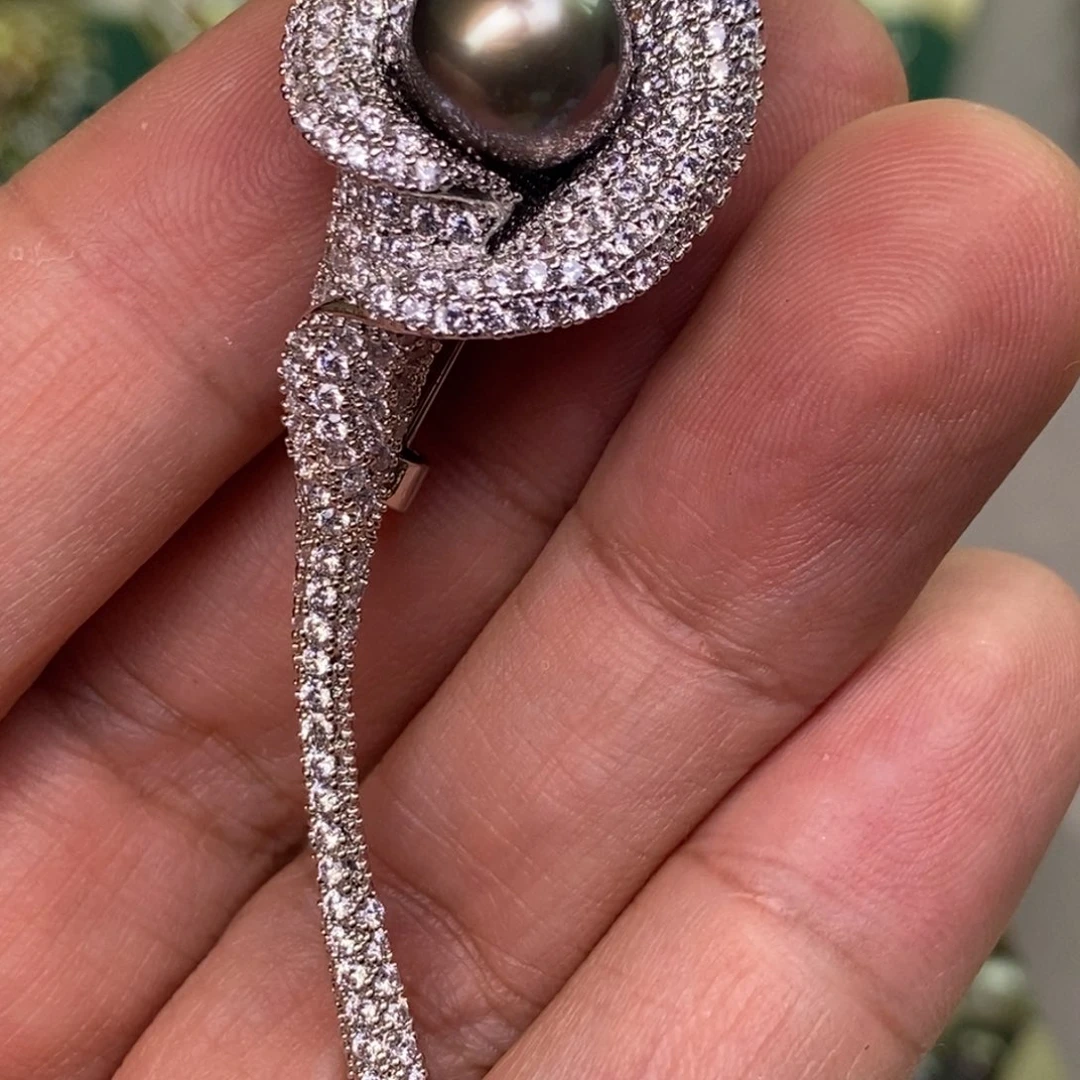 未镶嵌胸饰海水珍珠