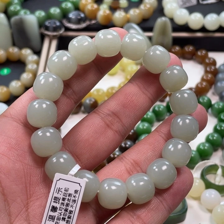 圆***月未镶嵌手串和田玉新疆且末青白卡13