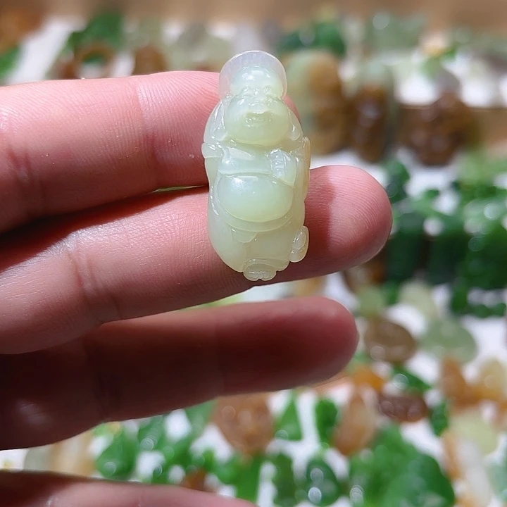 颈饰未镶嵌和田玉（糖玉）