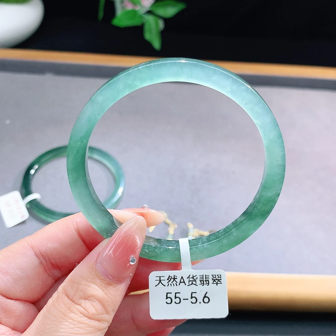 未镶嵌手镯（圆镯）翡翠