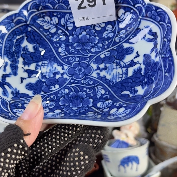 张***泷闪给张泷青花方钵一只