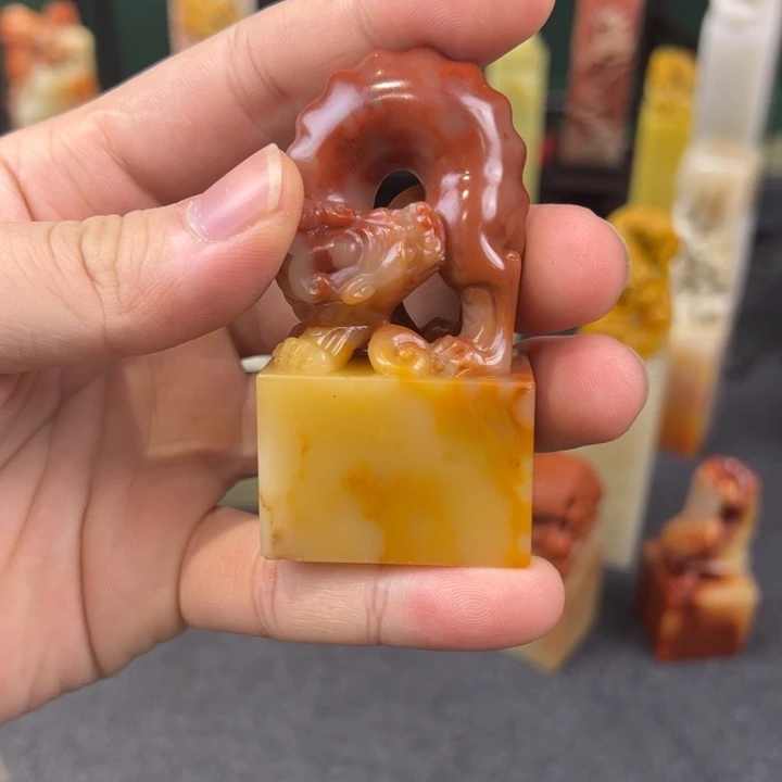 寿山石芙蓉螭龙雕