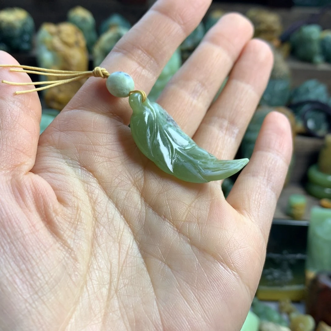 岫岩河磨玉（透闪石质玉）挂件未镶嵌胡***?