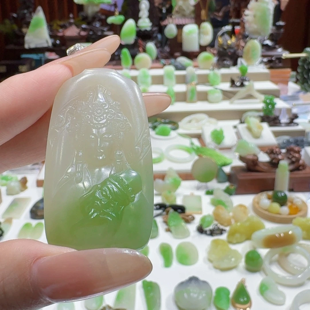 和田玉（翠青玉）未镶嵌挂件翠青扎基拉姆
