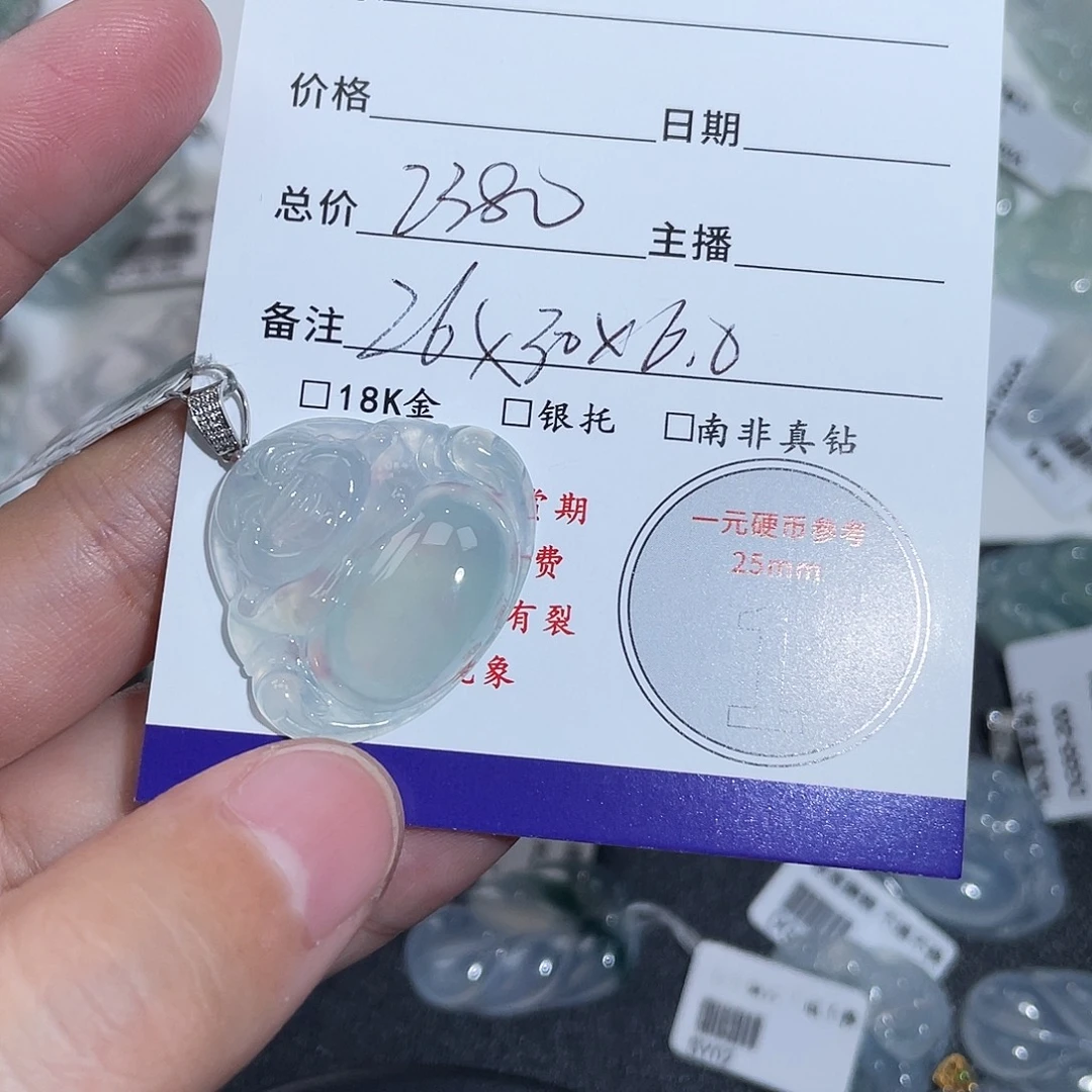 披***肠翡翠18K金镶嵌颈饰