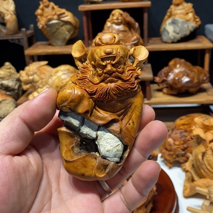 柏木（崖柏）崖柏根抱石钟馗
