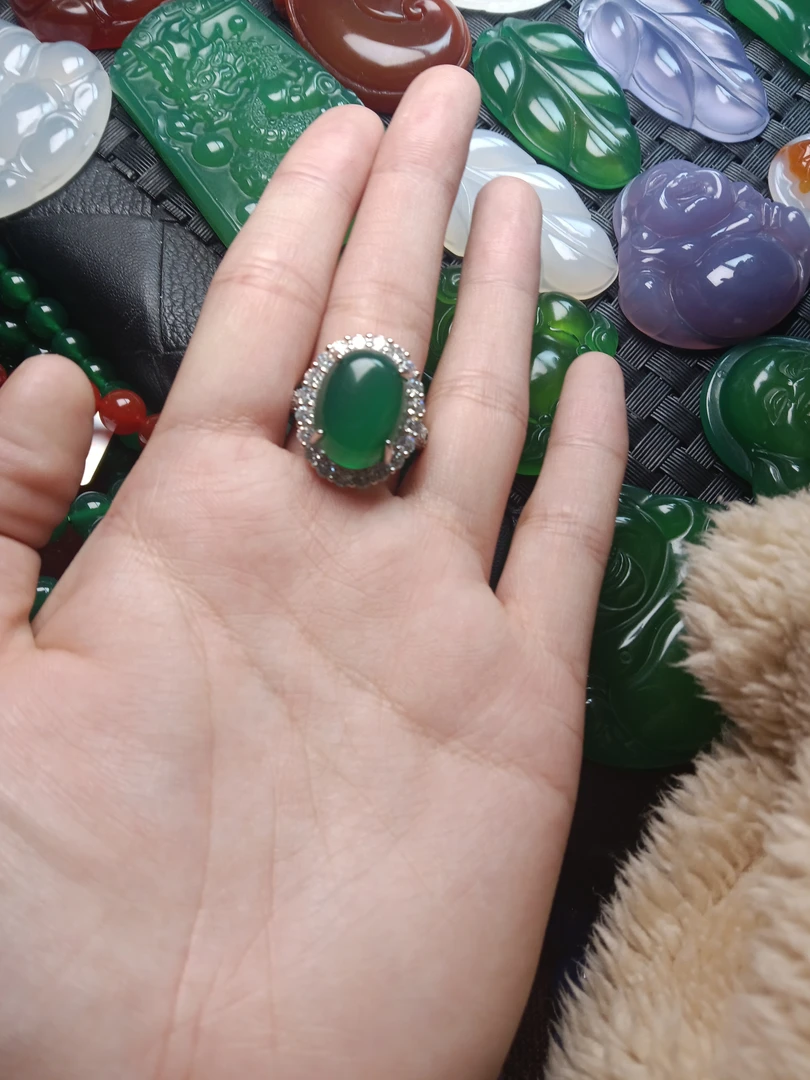 玛瑙玉髓绿色戒指
