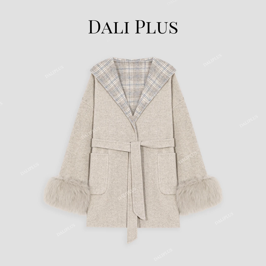 DALI PLUS高质感双面双色对格狐狸毛连帽双面呢大衣-D4TT0085