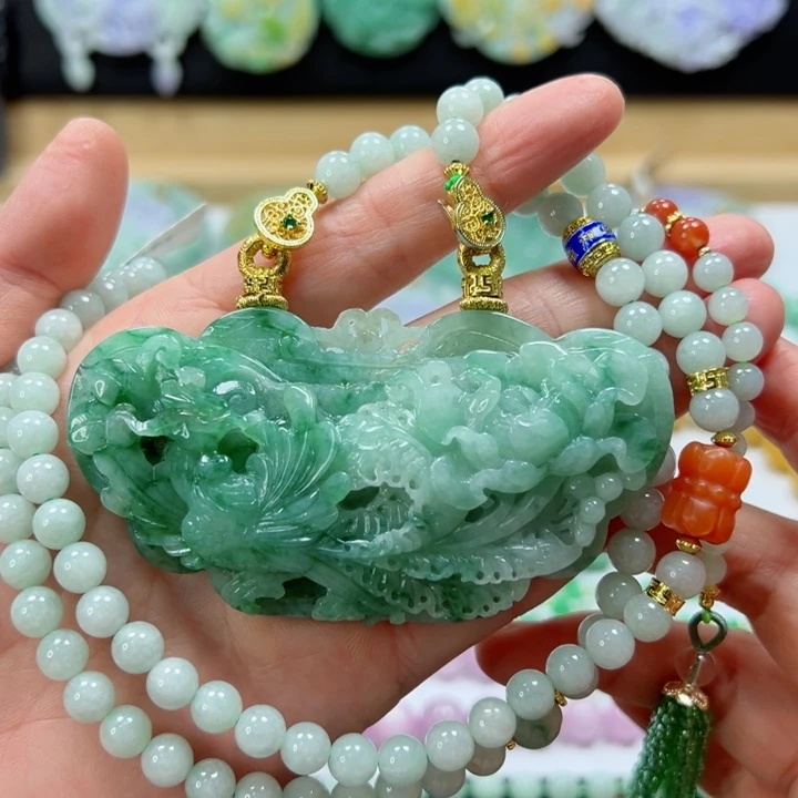 颈饰未镶嵌翡翠吊坠