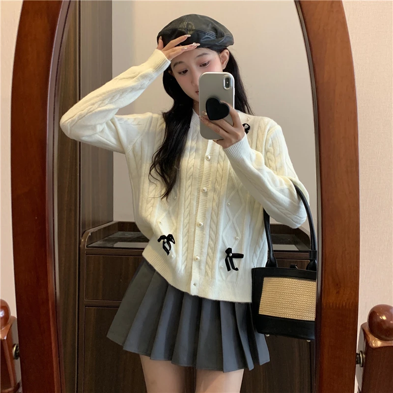 小众炸街高级感女装春款新款珍珠毛衣小香风百搭温柔设计感