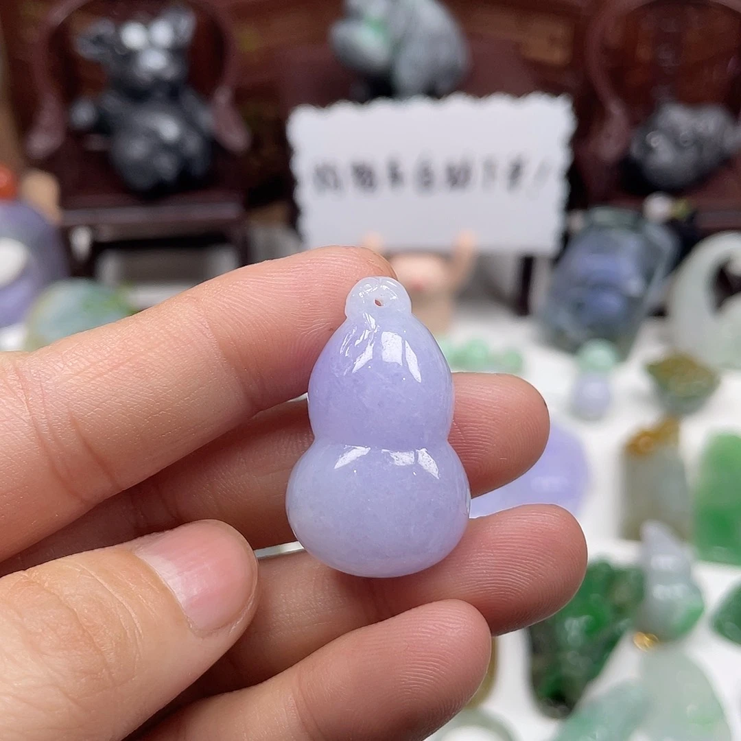 翡翠未镶嵌颈饰葫芦