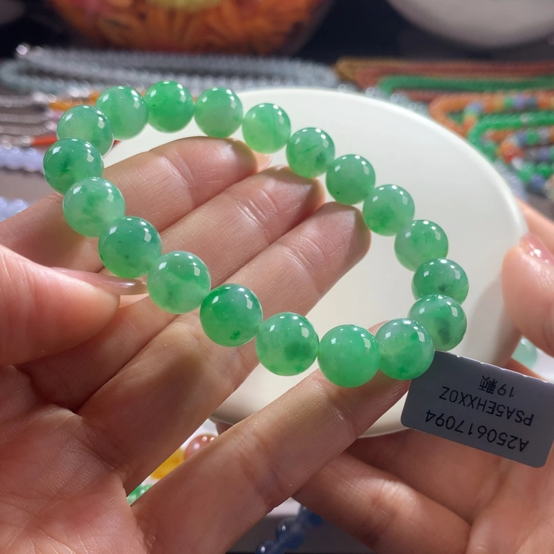 翡翠未镶嵌手链胶润细腻绿底飘绿花卡10