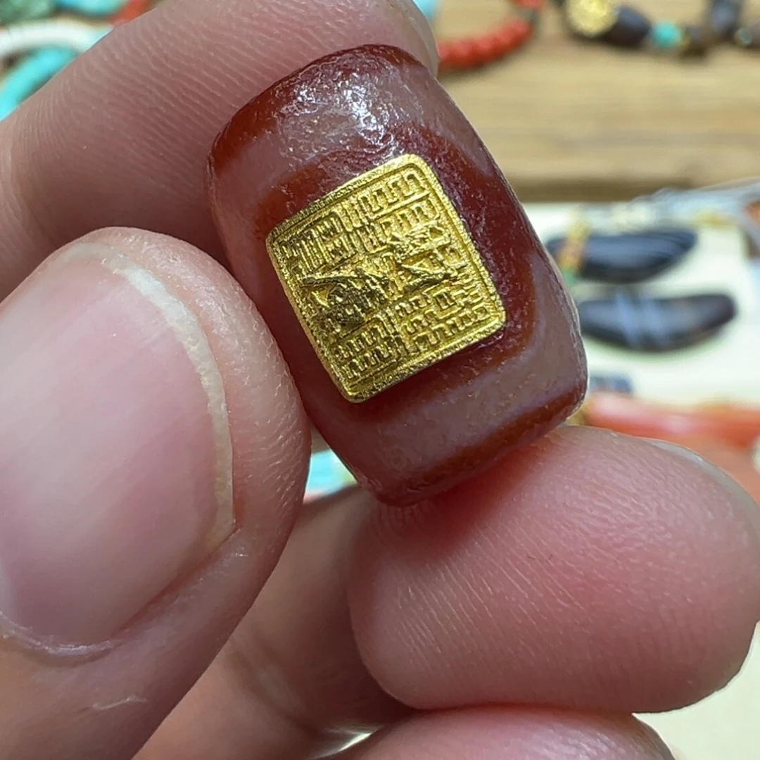 j***a南红玛瑙18K金镶嵌颈饰