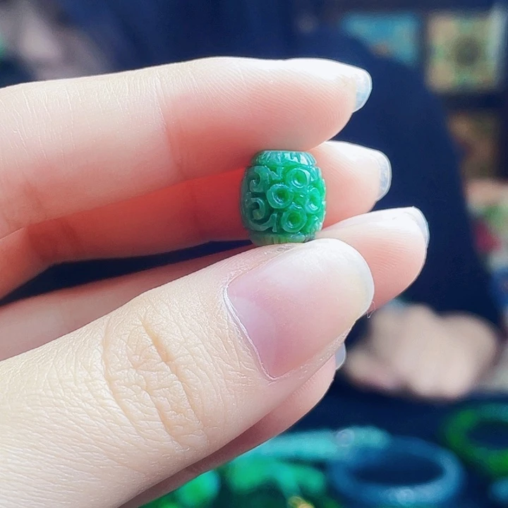 翡翠未镶嵌颈饰多样性