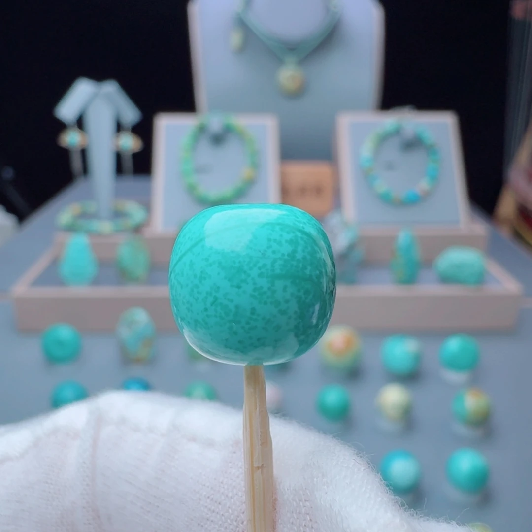 绿松石未镶嵌颈饰