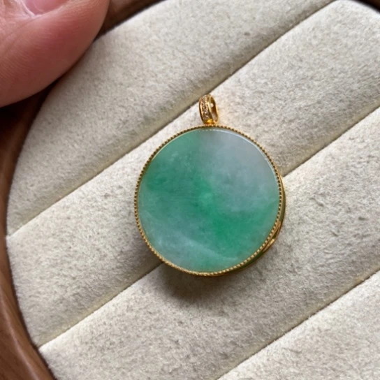 翡翠颈饰18K金镶嵌翡翠