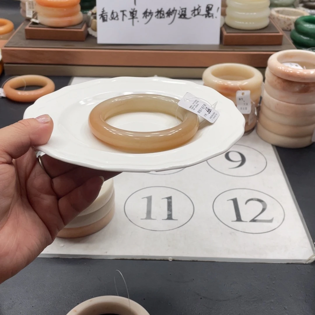 岁***半石英质玉手镯未镶嵌