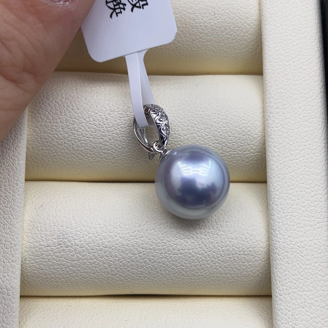 颈饰18K金镶嵌海水珍珠