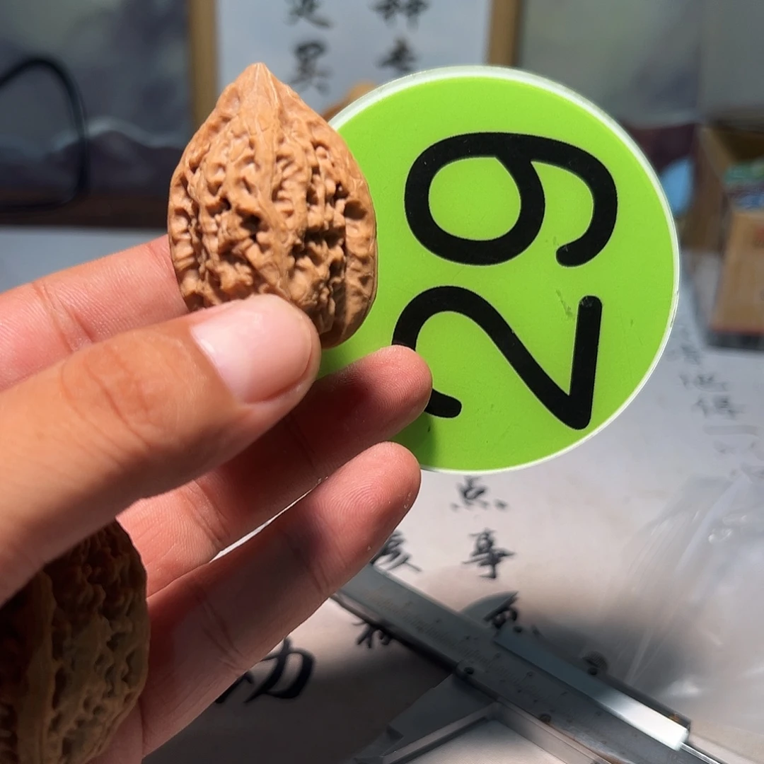 L***9文玩核桃，绿色29号