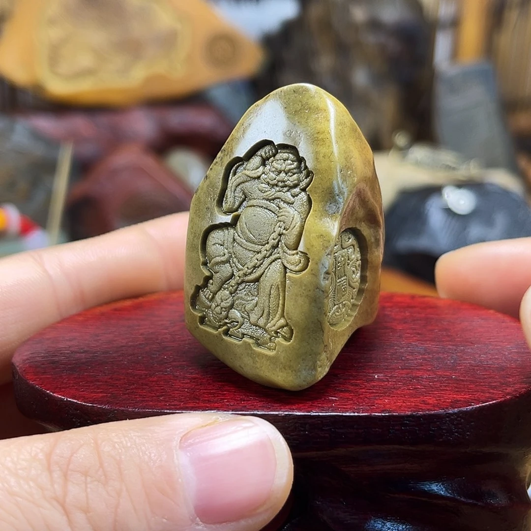 新疆原石雕刻手把件